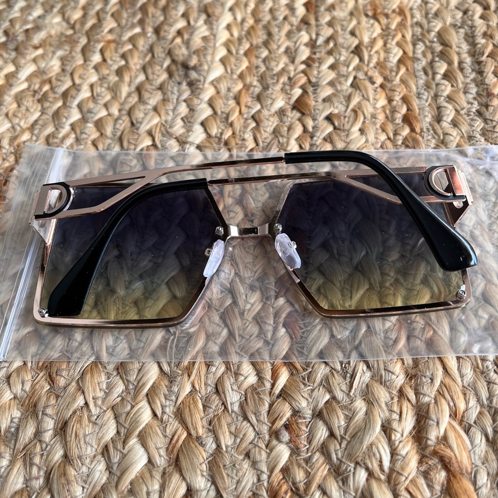 Sunglasses - Picture 4 of 5
